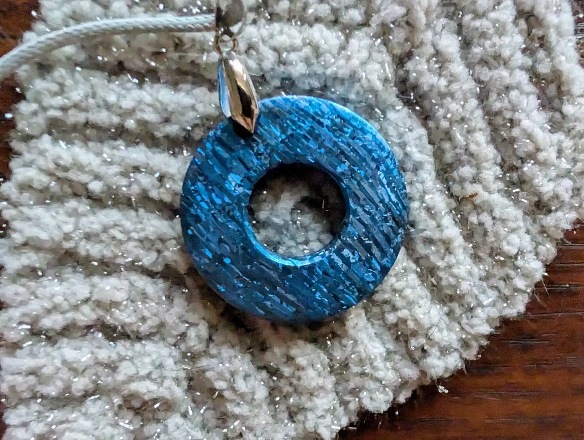 Crystallised titanium damascus pendant necklace blue