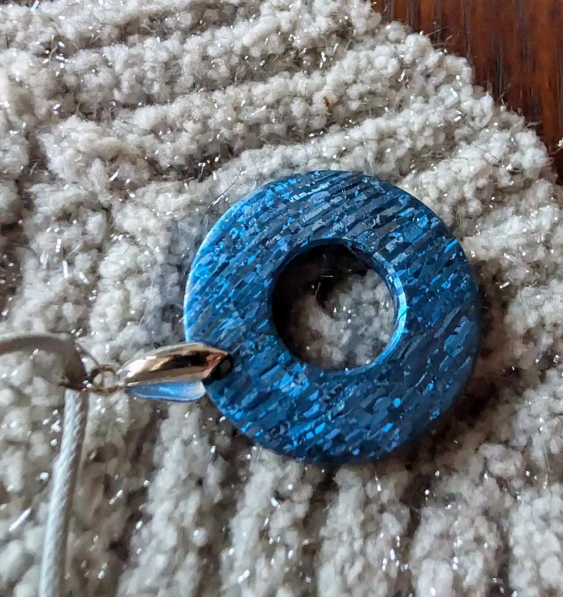 Crystallised titanium damascus pendant necklace, blue - Image 4